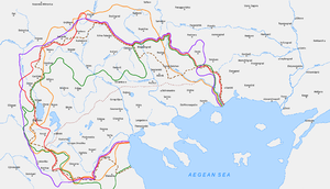 Estrúmica (Strumeshnica) está no centro esquerda do mapa (perto da "volta" que faz a linha verde). Ele atravessa Radoviš, segue para Strumica e desemboca no Struma entre Melnik e Petrich, na Bulgária (clique para ampliar).