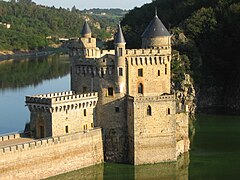 Vista del château de La Roche.
