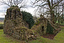 Kirchenruine mit Friedhof und Einfriedung