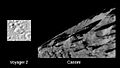 Кратер Дубан, снятый двумя космическими аппаратами: «Вояджер-2» (левый) и Кассини-Гюйгенс (правый)