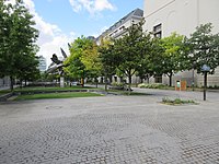 Esplanade Pierre-Vidal-Naquet vue depuis le quai Panhard-et-Levassor.