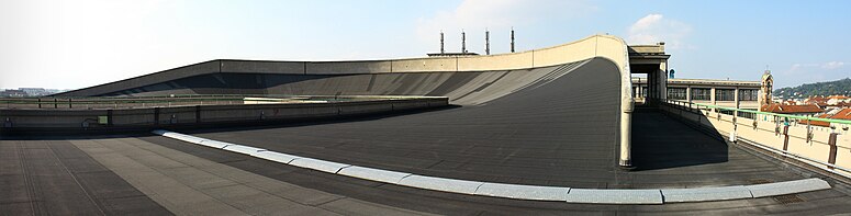 Testowy i wyścigowy tor na dachu byłej fabryki Fiata (Lingotto, Turyn).