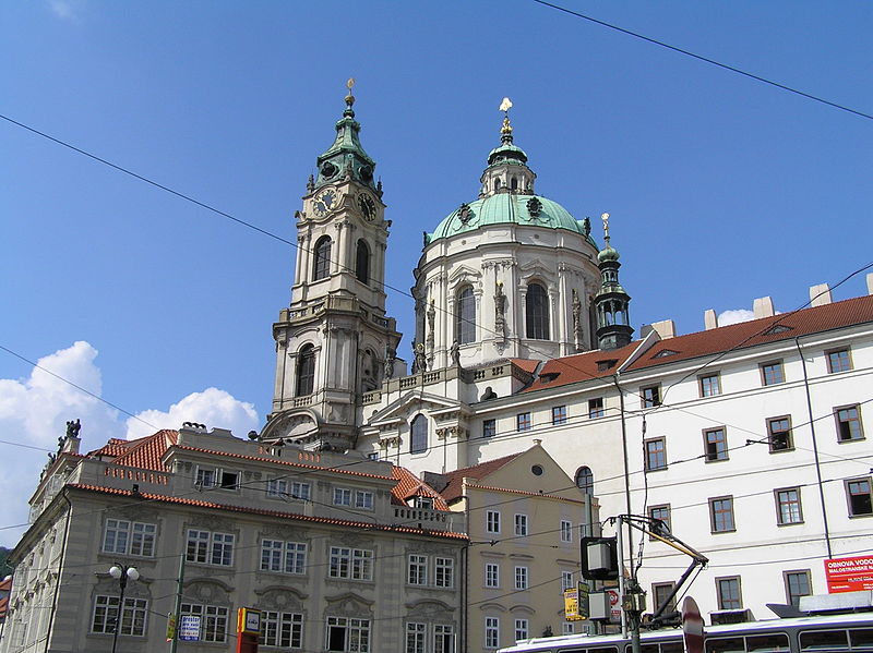 File:Iglesia de San Nicolás, Praga.JPG