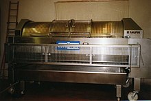 Le pressoir pneumatique servant au pressurage en 1998.