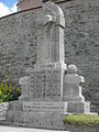 Kriegerdenkmal (1914–18) unterhalb der Kirche in Altenberga