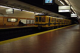 Tren saliendo de la estación