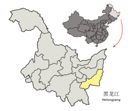 Umístění města Jixi (žlutá) v Heilongjiangu (světle šedá) a v Číně