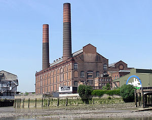 Lots Road Power Station, von der Themse aus gesehen