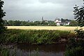 Blick auf Schloss und Kirche, im Vordergrund die Möhne