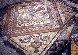 Mosaïque paléochrétienne dans la basilique de Lin.