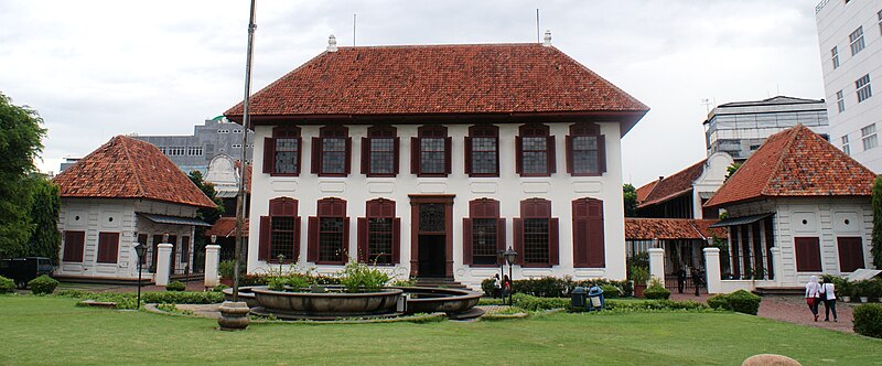 Berkas:National Archives of Indonesia Building (Gedung Arsip Nasional).JPG