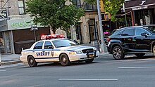 Ответ полицейского перехватчика Ford Crown Victoria в офисе шерифа Нью-Йорка (50007528162) .jpg