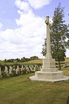 Vue du cimetière et de la Cross of Sacrifice