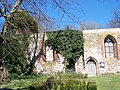 Kirche (Ruine) mit Friedhof (5 Grabplatten 18./A. 19. Jh.)