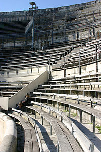 Assentos utilizados ainda hoje para se assistir a espetáculos e touradas