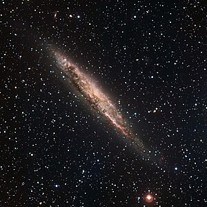 ESOラ・シヤ天文台のMPG/ESO 2.2m望遠鏡で撮影された渦巻銀河NGC 4945。