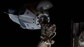 SpaceX Crew Dragon приближается к Международной космической станции (iss063e021463) .jpg