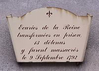 Plaque commémorative à l'entrée des écuries de la Reine