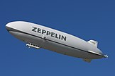Ein Luftschiff der Baureihe Zeppelin NT im Flug, Bild vom Juni 2010