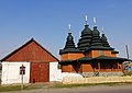 Будівля церковної «сторожки» та новий дерев'яний храм с. Лютенька весна 2019.