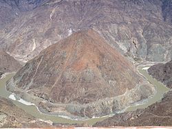 A bend on the Jinsha River in Dêrong County on the border between Sichuan and Yunan.