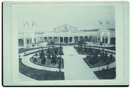 Einer der Pavillons mit angelegter Gartengestaltung