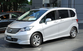 2008 Honda Freed 01.jpg