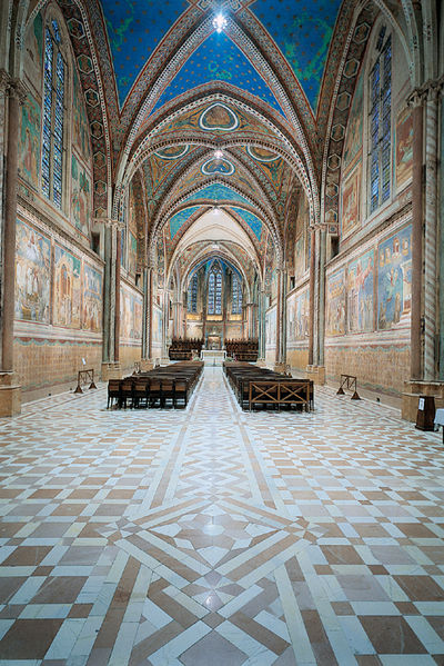 wnętrze kościoła górnego bazyliki św. Franciszka w Asyżu