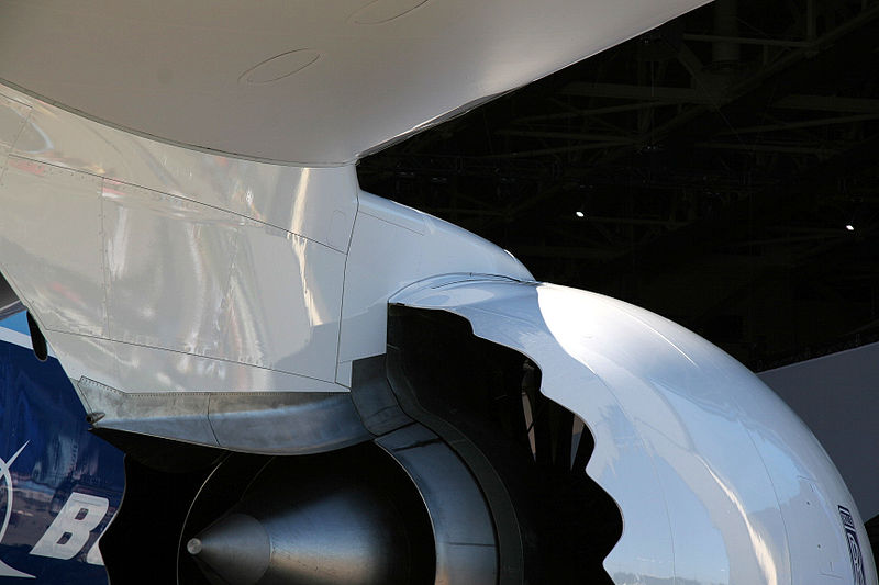 File:Boeing 787 engine chevrons.jpg