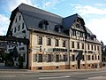 Ehemaliges Gasthaus und ehemaliges Brauereigebäude (ursprünglich Erbgericht, zwischenzeitliche Nutzung als Braugut, heute Hotel und Restaurant) sowie Toreinfahrt zwischen beiden Gebäuden