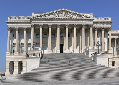 Apothéose de la démocratie, fronton, face est du portique de la Chambre des représentants du Capitole des États-Unis à Washington.