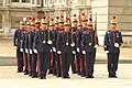 De koninklijke wacht aan het koninklijk paleis in Madrid.