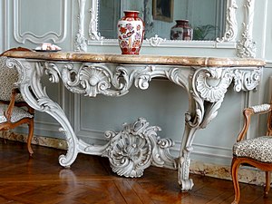 Rocaille console at the Domaine of Villarceaux