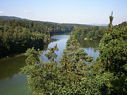 A Skalka-víztározó látképe egy Cheb környéki kilátóból