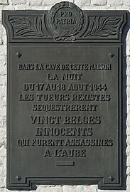 Plaque apposée sur la maison où furent détenues les victimes.