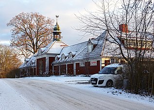 Duvnäs gårds kraftig förändrade huvudbyggnad, även kallad ”Gamla prästgården”.