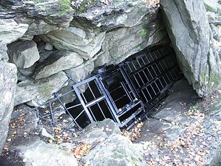 Verschlossener Eingang zur Eishöhle