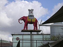 Elephant and Castle statue at Elephant and Castle - geograph.org.uk - 150330.jpg