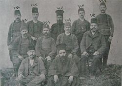 Задържани при Пашмаклийската афера българи в Одринския затвор. Васил Данаилов е на първия ред, седнал, пръв от ляво насясно