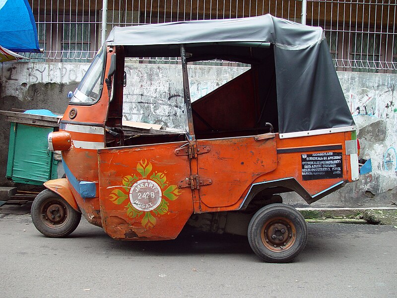 800px-Jakarta_bajaj.jpg