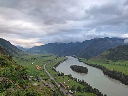 Долина Катуни со смотровой площадки урочища Чечкыш