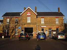 Kent House stn building.JPG