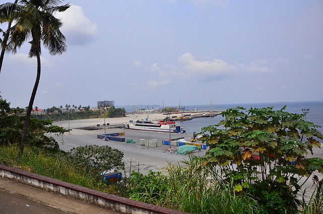 Vue du port de Malabo.