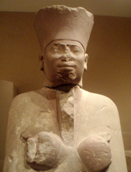 Archivo:MentuhotepII-FuneraryStatue-CloseUp MetropolitanMuseum.png
