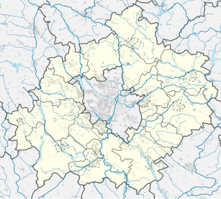 Mapa konturowa powiatu poznańskiego, na dole nieco na prawo znajduje się punkt z opisem „Kórnik”