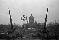 Фото Д. М. Трахтенберга «Зенитчики на страже Ленинградского неба», октябрь 1941.