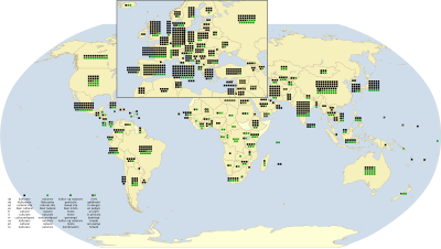 Weltkarte mit einem vergrößerten Feld von Europa. Schwarze und grüne Punktreihen sind in vielen Ländern eingezeichnet und in der unteren Legende als Kultur- und Naturerbe, gemischt oder gefährdet erläutert.