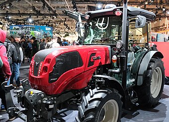 Valtra F105 auf der Agritechnica 2023 mit Kabine