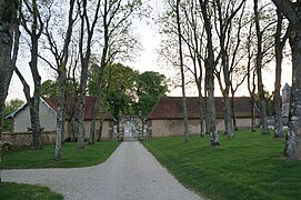 Perspective vers le château, l"église.