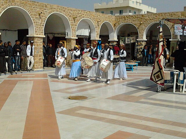 Festival Internacional dos alcáceres Saarianos num dos socos de Tataouine